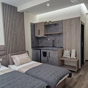 Mama Kitsa Apartament Sarti